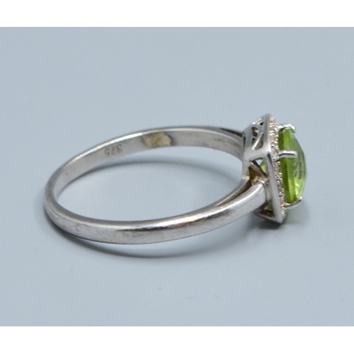 26 - 9ct white gold ladies Peridot and Diamond square shape halo cluster ring the head measures 8.5mm squ... 
