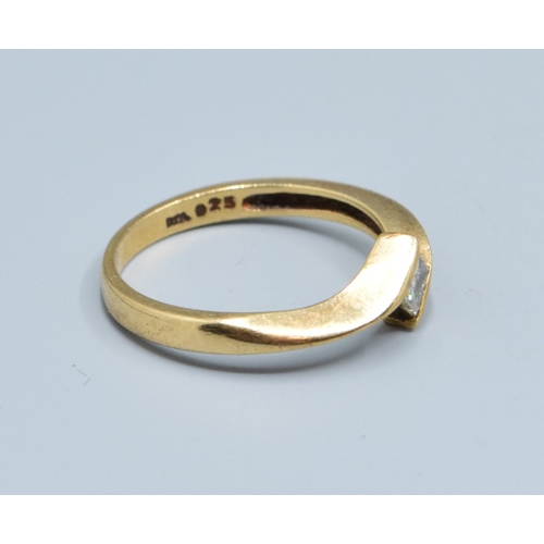 41 - 9ct gold vintage ladies Princess cut Diamond solitaire ring hall marked in the ring as 0.25ct size N