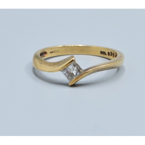 41 - 9ct gold vintage ladies Princess cut Diamond solitaire ring hall marked in the ring as 0.25ct size N