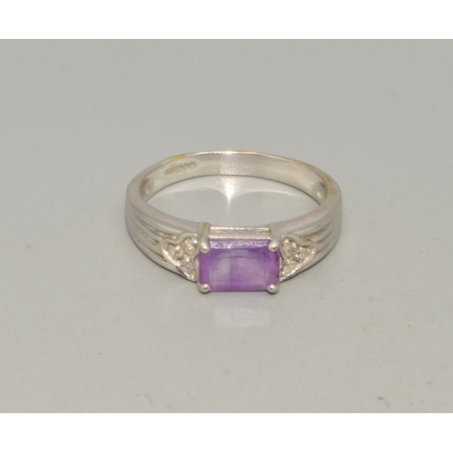 69 - 9ct white gold ladies Amethyst and Diamond shoulder bar ring size N, 2.9grams