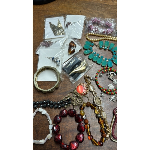 329 - Collection of assorted costume jewellery including bead necklaces, enamel bangles, charm bracelets, ... 