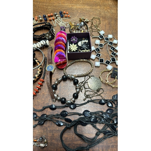 329 - Collection of assorted costume jewellery including bead necklaces, enamel bangles, charm bracelets, ... 