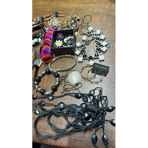 329 - Collection of assorted costume jewellery including bead necklaces, enamel bangles, charm bracelets, ... 