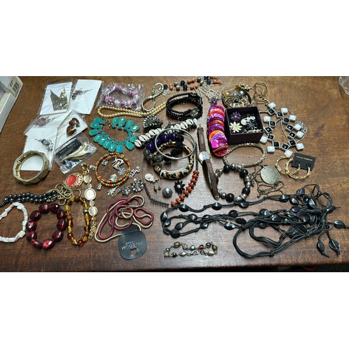 329 - Collection of assorted costume jewellery including bead necklaces, enamel bangles, charm bracelets, ... 