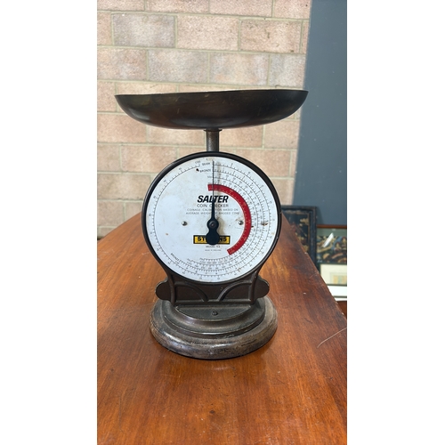 96 - Cast metal and wood coin-weighing scale, “Salter Coin Checker” Model 53 by Stevens, circular calibra... 
