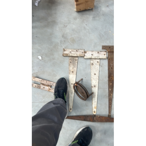 104 - Group of reclaimed wrought iron T-strap and butt hinges in assorted lengths, together with an oval c... 