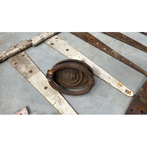 104 - Group of reclaimed wrought iron T-strap and butt hinges in assorted lengths, together with an oval c... 