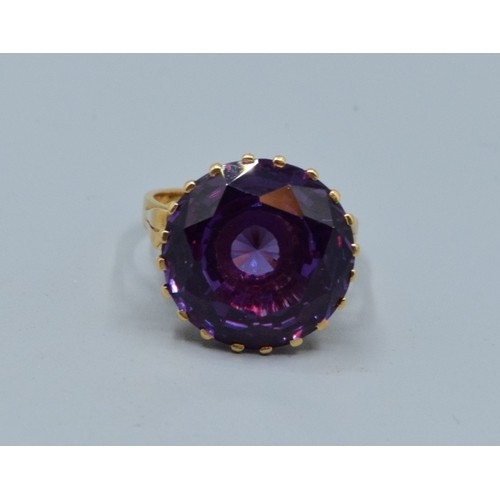 5 - Vintage 18ct gold set 17.85 ct synthetic colour change Sapphire comes with a WGI certificate 7.73gra... 