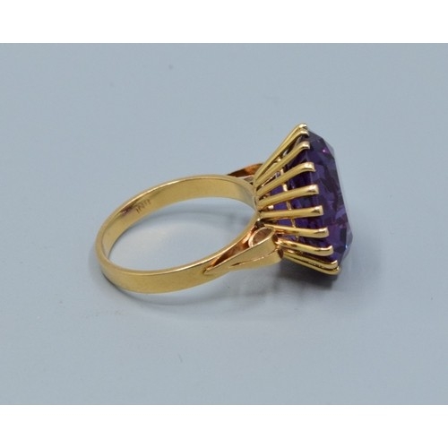 5 - Vintage 18ct gold set 17.85 ct synthetic colour change Sapphire comes with a WGI certificate 7.73gra... 