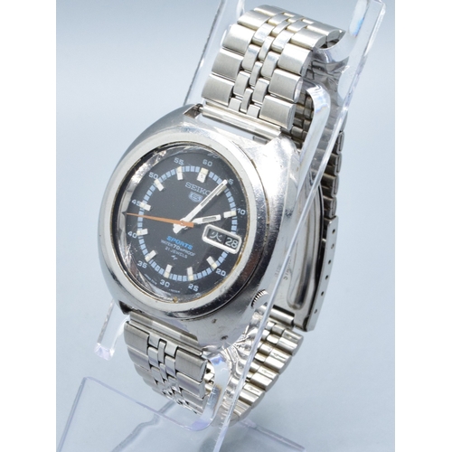 24 - Seiko 5 Sports automatic gents watch ref:7019-7050. Serial number dates this watch to November 1970.... 