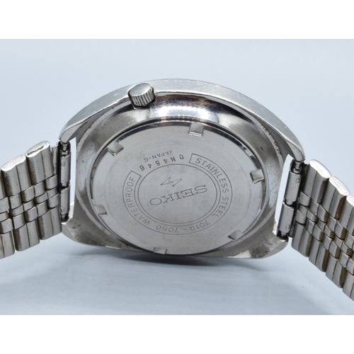 24 - Seiko 5 Sports automatic gents watch ref:7019-7050. Serial number dates this watch to November 1970.... 