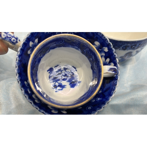 198 - Group of four English blue and white flow-blue porcelain teacups, assorted transfer-printed chinoise... 