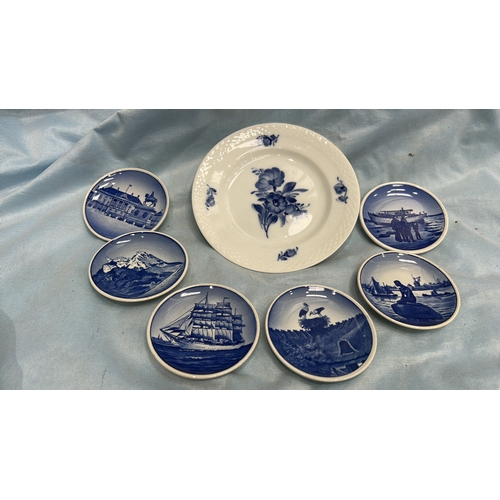 212 - Set of 7 Royal Copenhagen blue-and-white plates, comprising a 'Blue Flower Braided' soup plate (shap... 