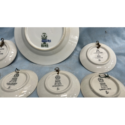 212 - Set of 7 Royal Copenhagen blue-and-white plates, comprising a 'Blue Flower Braided' soup plate (shap... 