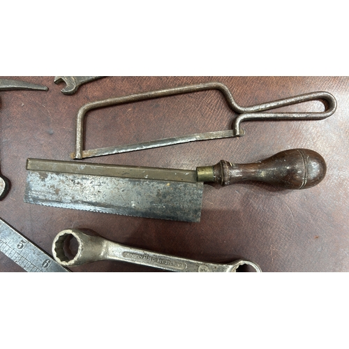 432 - Collection of vintage hand tools comprising brass folding rule, steel rulers, pruning snips, files, ... 