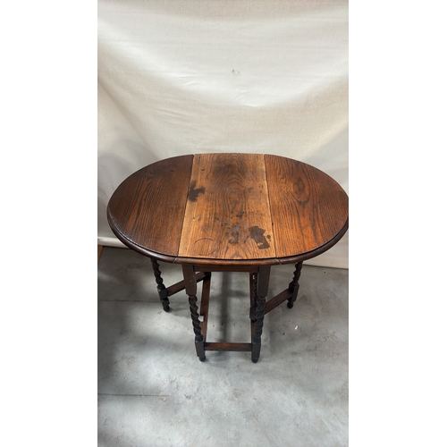 42 - Early 20th-century oak occasional table, oval drop-leaf top on spiral-turned legs united by box stre... 