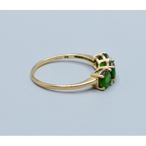 18 - 9ct gold ladies 3 stone Diopside dress ring held in a claw design size S,