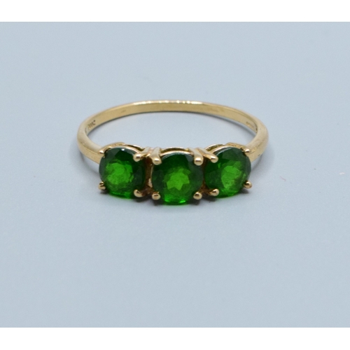 18 - 9ct gold ladies 3 stone Diopside dress ring held in a claw design size S,