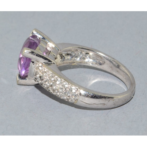 31 - 9ct white gold ladies Amethyst heart shape statement ring with clear gem stone shoulders 5.0 grams s... 