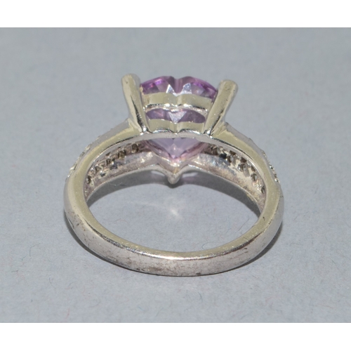 31 - 9ct white gold ladies Amethyst heart shape statement ring with clear gem stone shoulders 5.0 grams s... 