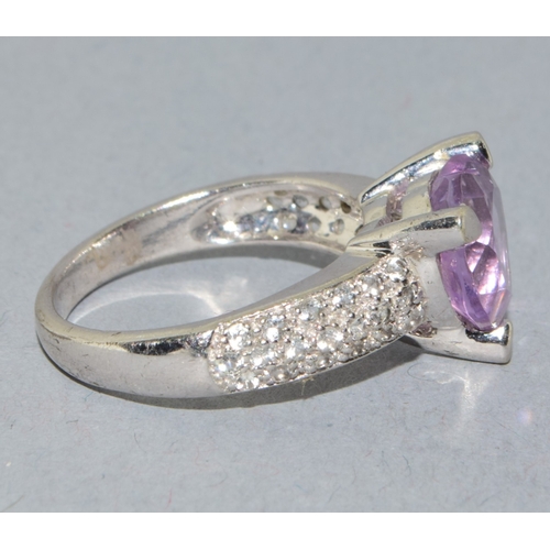 31 - 9ct white gold ladies Amethyst heart shape statement ring with clear gem stone shoulders 5.0 grams s... 