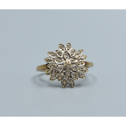 33 - 9ct gold ladies Diamond star burst cluster ring hallmarked as Diamond in the ring size L