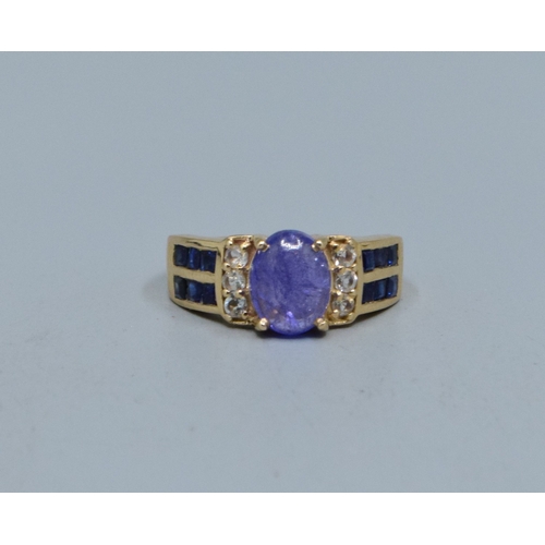 78 - 9ct gold ladies cabochon unpolished Amethyst ring with Amethyst and clear gem set decoration to the ... 