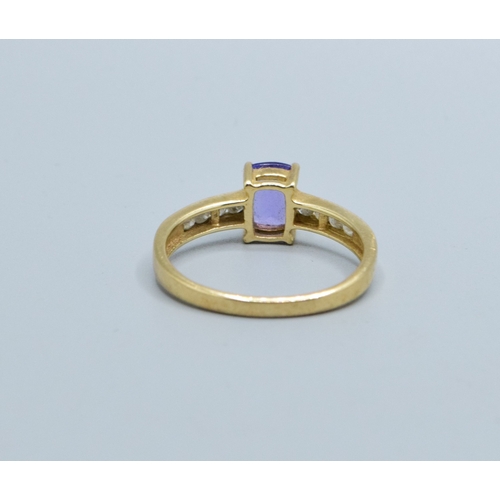 151 - 9ct gold ladies Amethyst and Diamond shoulder ring hall marked in ring as Diamond 0.25cts size P
