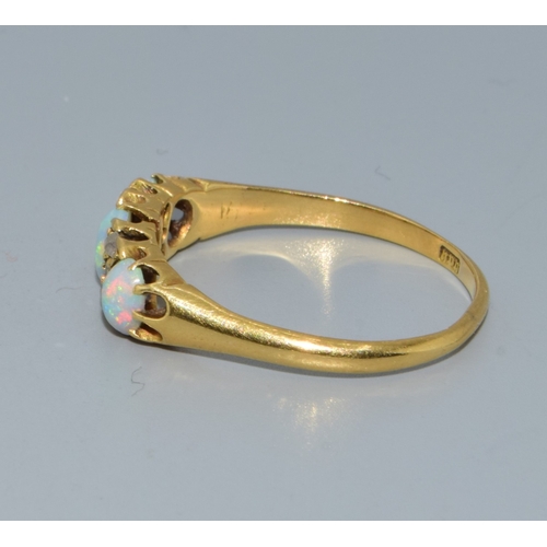 183 - Superb vintage ladies 18ct gold vintage Opal and Diamond ring size P. 3.1grams