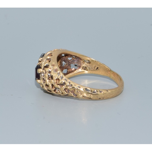 200 - 9ct gold Antique 3 stone Garnet ring in an open work setting size N, 4.0grams