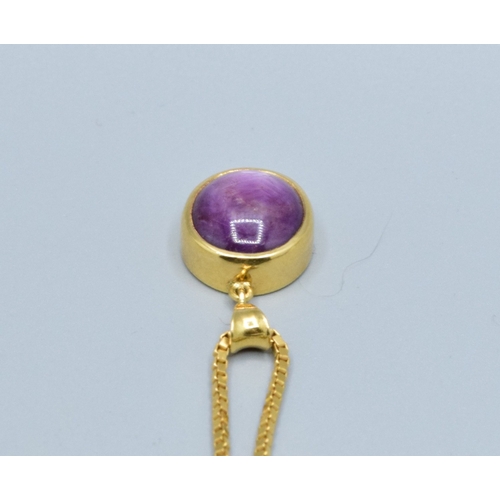 302 - Excellent example of a cabochon oval Amethyst pendant necklace in 18ct gold measuring 2.0x 1.2cm inc... 