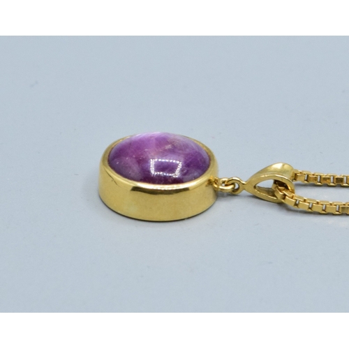 302 - Excellent example of a cabochon oval Amethyst pendant necklace in 18ct gold measuring 2.0x 1.2cm inc... 