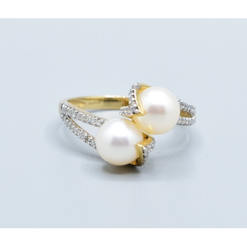 346 - 9ct gold ladies cultured Pearl and Diamond dress ring size P, 2.9grams
