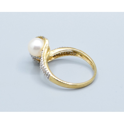 346 - 9ct gold ladies cultured Pearl and Diamond dress ring size P, 2.9grams