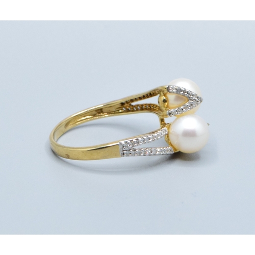 346 - 9ct gold ladies cultured Pearl and Diamond dress ring size P, 2.9grams