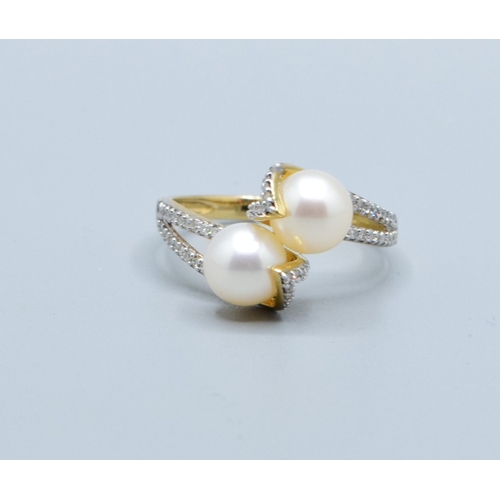 346 - 9ct gold ladies cultured Pearl and Diamond dress ring size P, 2.9grams