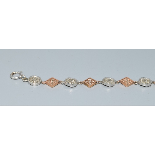 92 - 9ct twin colour gold bracelet with both square and round decoration set with accent Diamonds on each... 