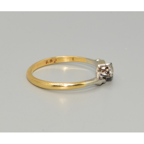 319 - 18ct gold and Platinum ladies 3 stone twist Diamond ring estimated as 0.25cts size M