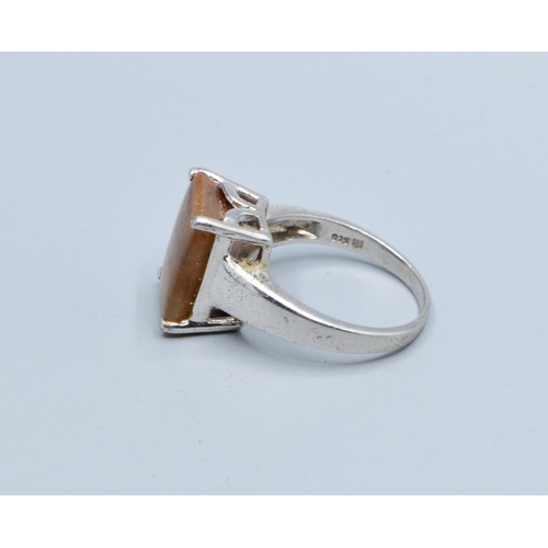 96 - 925 silver ladies rectangular face brown slab Agate statement ring in a claw setting size P