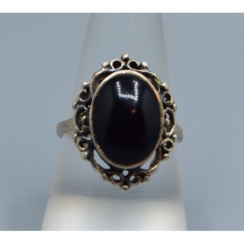 141 - 925 silver vintage Black Agate oval solitaire ring with embossed surround size R