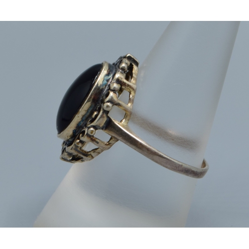 141 - 925 silver vintage Black Agate oval solitaire ring with embossed surround size R