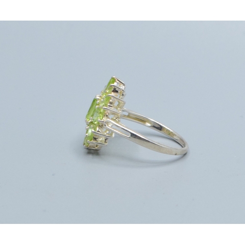173 - 925 silver ladies enhanced Peridot star burst statement ring the head being18mm diameter size O