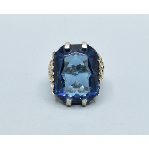 177 - 925 silver large single stone with feathered decoration ring size J