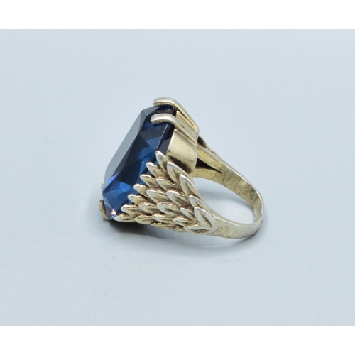 177 - 925 silver large single stone with feathered decoration ring size J