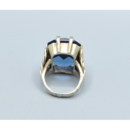 177 - 925 silver large single stone with feathered decoration ring size J