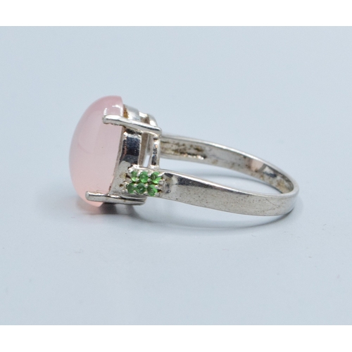 194 - 925 silver ladies cabochon Rose Quarts dress ring with green gem stone decoration (note 1 small ston... 