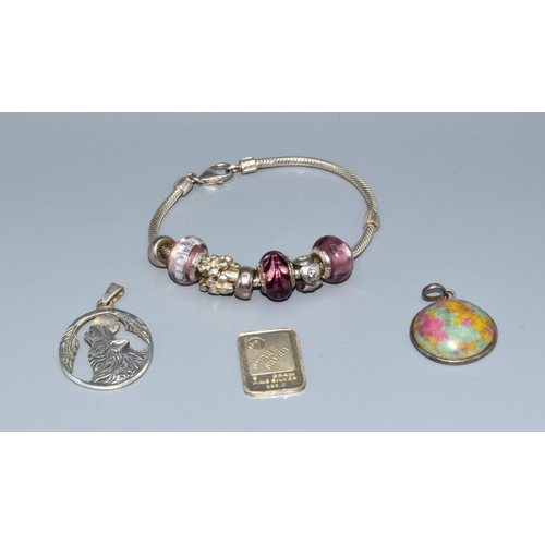 118 - Silver items to include a Pandora style bracelet. Silver agate pendant, a howling wolf silver pendan... 