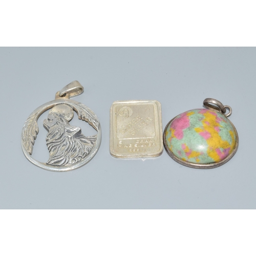 118 - Silver items to include a Pandora style bracelet. Silver agate pendant, a howling wolf silver pendan... 