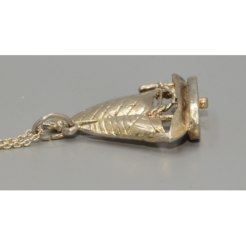 231 - Silver Yacht pendant necklace with silver chain 6.6grams