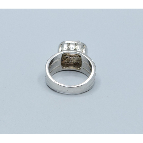 161 - Glitzy white gem stone 925 silver ring size M